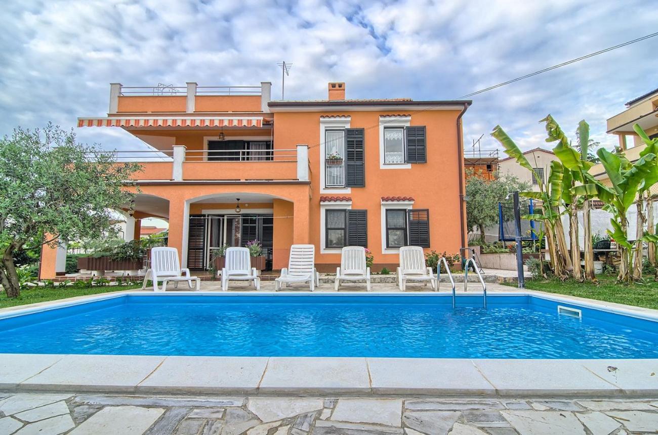 Apartment Bartholomaeus Пула Екстериор снимка