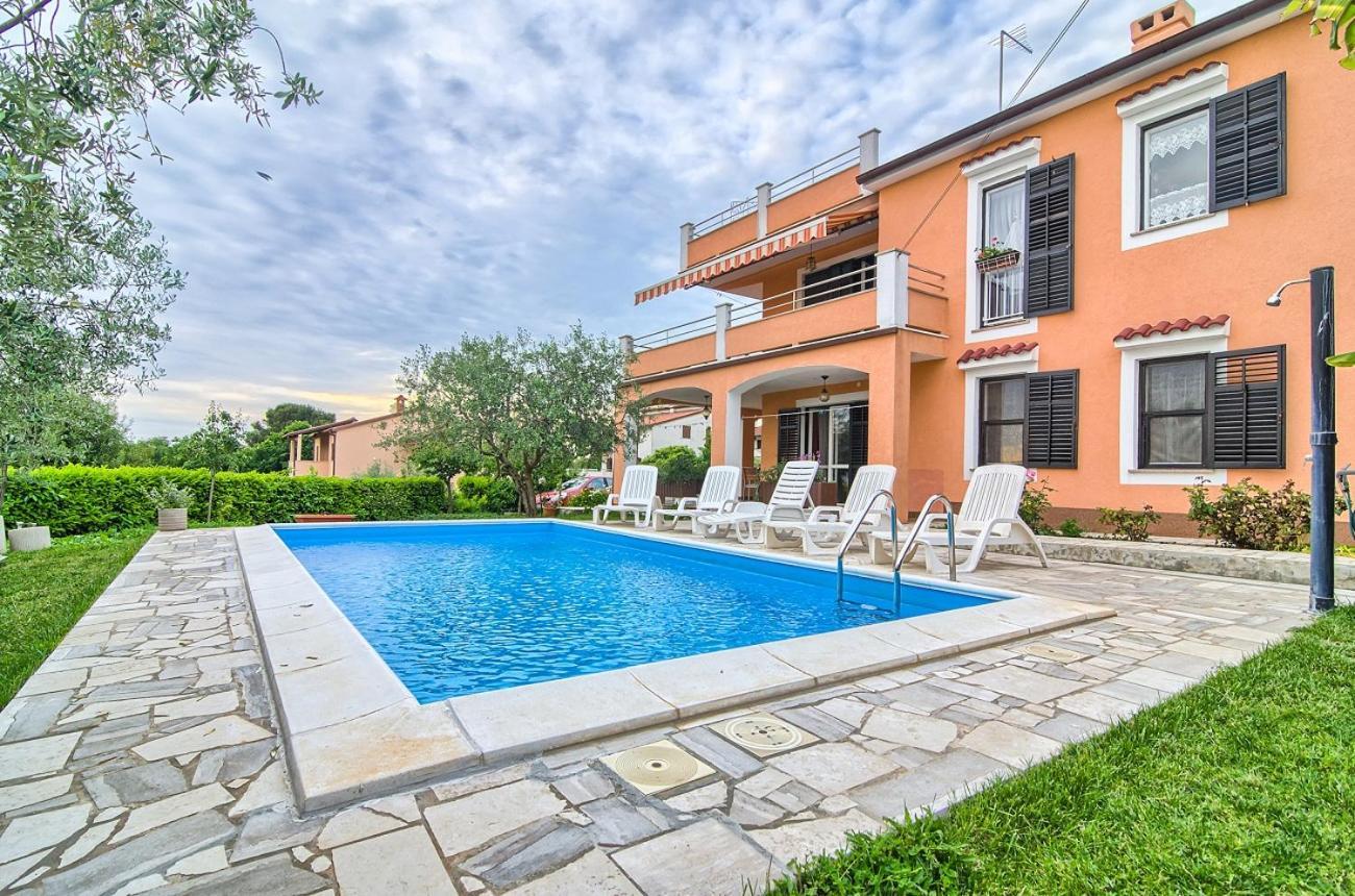 Apartment Bartholomaeus Пула Екстериор снимка